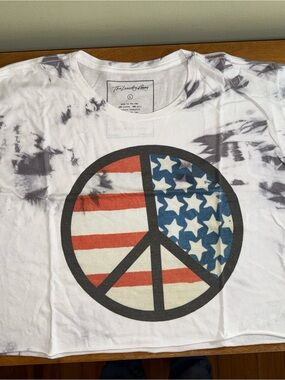 The Laundry Room White and Gray Tie-Dye Graphic Tee 🇺🇸 🦅 ☮️
